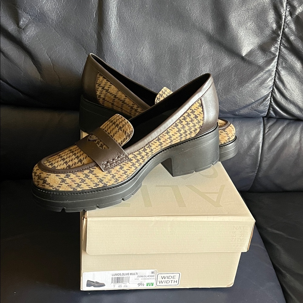 Clarks Women's Houndstooth Brown Loafers 91/2 Wide